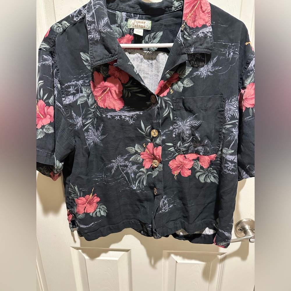 Tommy Bahama button downed Blouse